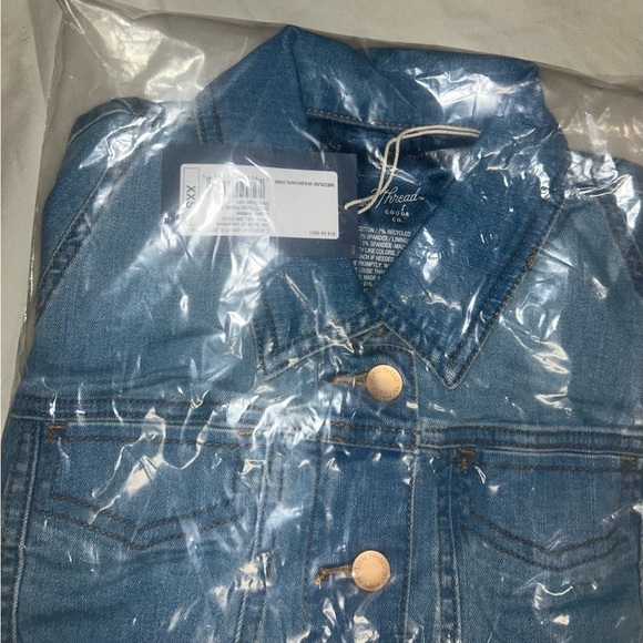 Universal Thread Women's Jean Jacket - Picture 6 of 6